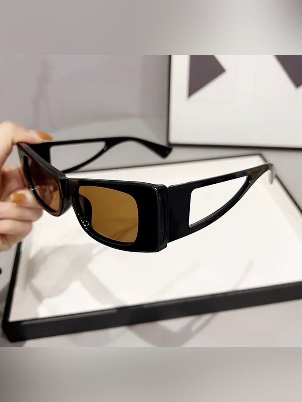 Black Rectangular Women’s Sunglasses - Sleek Modern Style